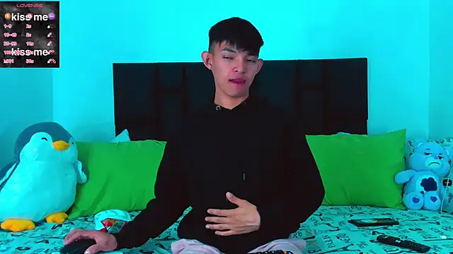 Snapshot of Tonny_twink_ chatting on 02.08.25 Tonny twink  online show from 02.08.25