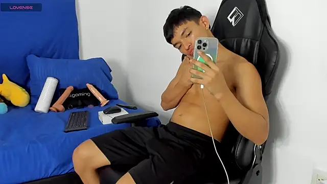 Snapshot of Tonny_twink_ chatting on 06.02.26 Tonny twink online show from 06.02.26