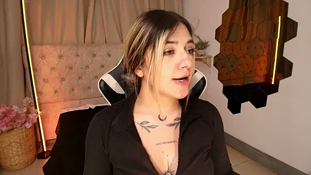 ashleyvalirya online show from 03.21.25