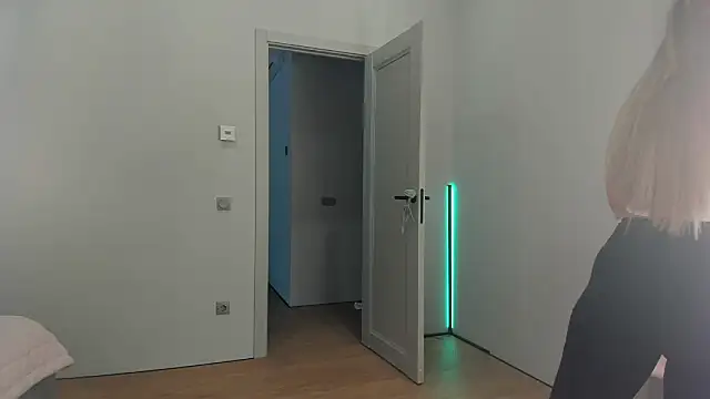  cometoseeme  online show from 10.10.25