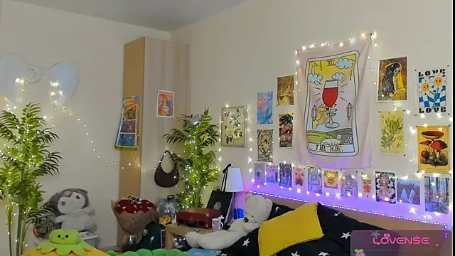 Sunny Elly online show from 04.28.26