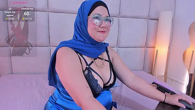 Snapshot of Scarlette_33 chatting on 03.25.26 Scarlette 33 online show from 03.25.26