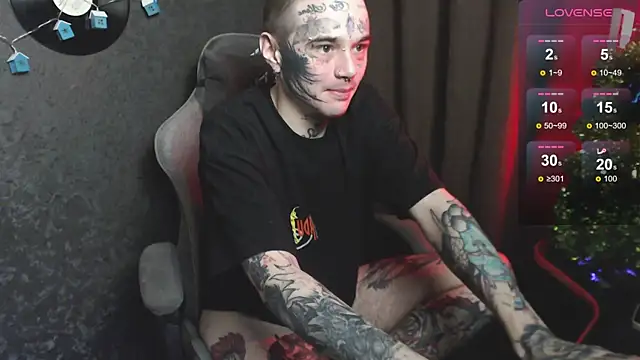 Snapshot of lonelycrystal chatting on 12.25.24 lonelycrystal online show from 12.25.24