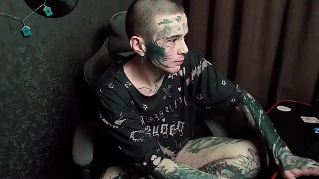 Snapshot of lonelycrystal chatting on 09.29.25 lonelycrystal online show from 09.29.25