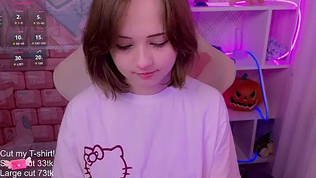 Snapshot of Mary_uw chatting on 10.15.25 Mary uw online show from 10.15.25