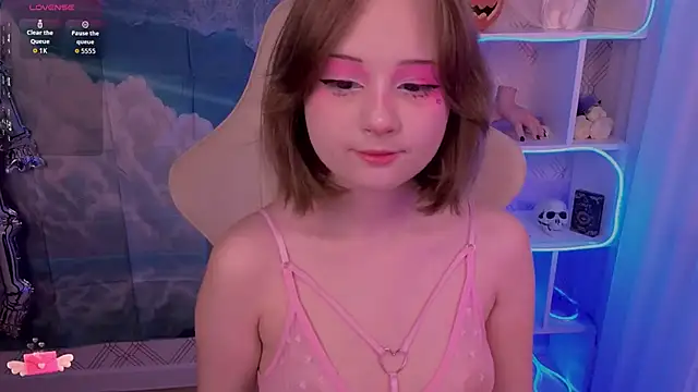 Snapshot of Mary_uw chatting on 10.30.25 Mary uw online show from 10.30.25