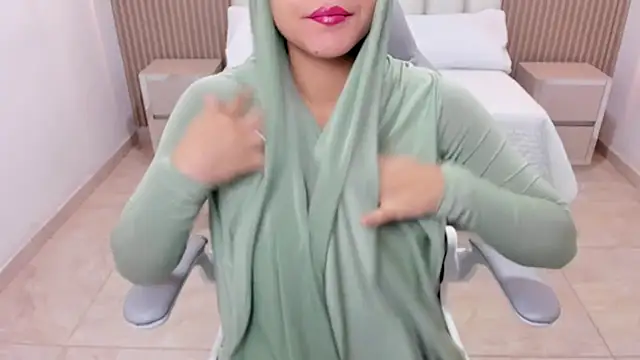 Snapshot of Hanaa_latif chatting on 03.17.25 Hanaa latif online show from 03.17.25