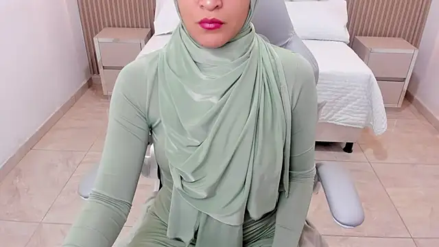 Snapshot of Hanaa_latif chatting on 03.17.25 Hanaa latif online show from 03.17.25
