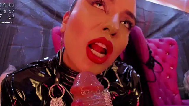 Snapshot of MeliizaQueen chatting on 10.24.25 MeliizaQueen online show from 10.24.25