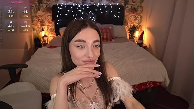 Alice Arwen online show from 12.24.24
