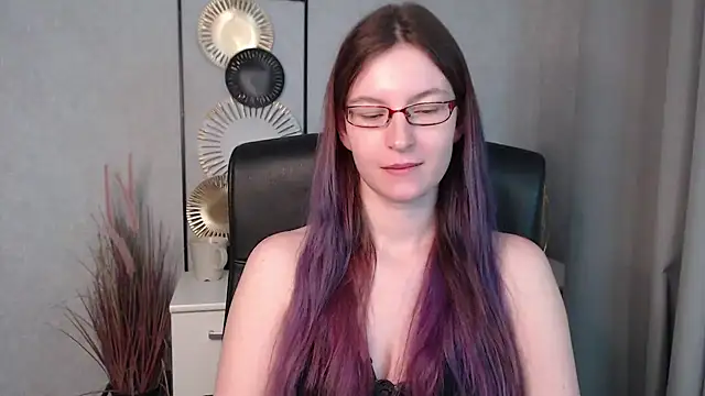 Snapshot of emmaxDelight chatting on 12.04.24 emmaxDelight online show from 12.04.24