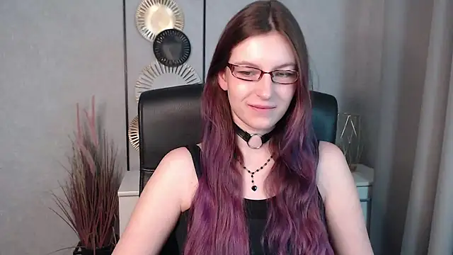 Snapshot of emmaxDelight chatting on 12.13.24 emmaxDelight online show from 12.13.24