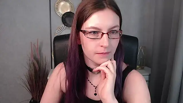 Snapshot of emmaxDelight chatting on 12.13.24 emmaxDelight online show from 12.13.24