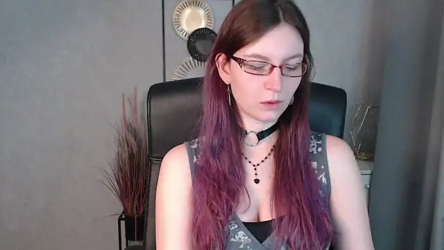 Snapshot of emmaxDelight chatting on 12.18.24 emmaxDelight online show from 12.18.24