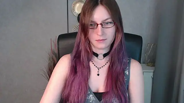 Snapshot of emmaxDelight chatting on 12.18.24 emmaxDelight online show from 12.18.24