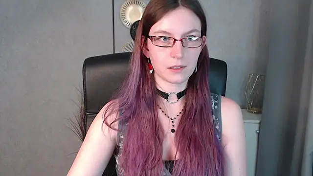 Snapshot of emmaxDelight chatting on 12.18.24 emmaxDelight online show from 12.18.24