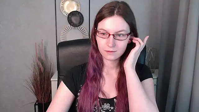 Snapshot of emmaxDelight chatting on 12.28.24 emmaxDelight online show from 12.28.24