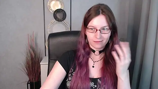 Snapshot of emmaxDelight chatting on 12.28.24 emmaxDelight online show from 12.28.24