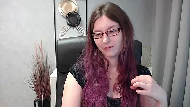 Snapshot of emmaxDelight chatting on 12.29.24 emmaxDelight online show from 12.29.24