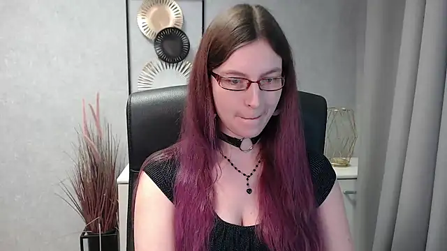 Snapshot of emmaxDelight chatting on 12.29.24 emmaxDelight online show from 12.29.24