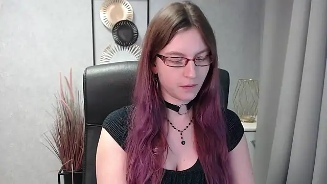 Snapshot of emmaxDelight chatting on 12.29.24 emmaxDelight online show from 12.29.24