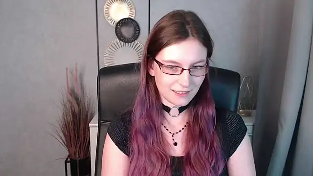 Snapshot of emmaxDelight chatting on 12.31.24 emmaxDelight online show from 12.31.24