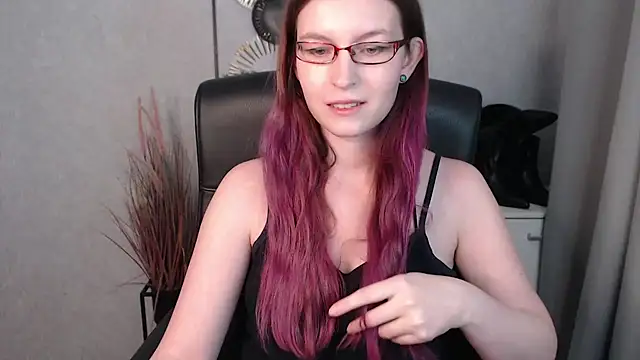 Snapshot of emmaxDelight chatting on 02.04.25 emmaxDelight online show from 02.04.25