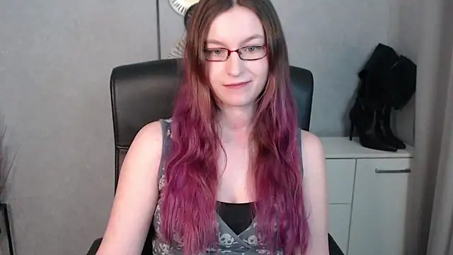 Snapshot of emmaxDelight chatting on 02.05.25 emmaxDelight online show from 02.05.25