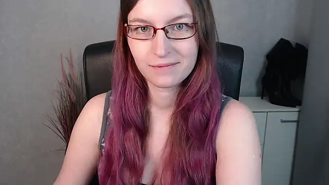 Snapshot of emmaxDelight chatting on 02.12.25 emmaxDelight online show from 02.12.25