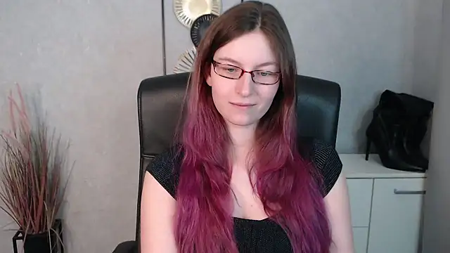 Snapshot of emmaxDelight chatting on 02.14.25 emmaxDelight online show from 02.14.25