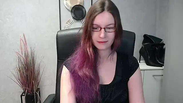 Snapshot of emmaxDelight chatting on 02.18.25 emmaxDelight online show from 02.18.25