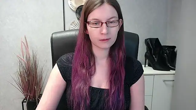 Snapshot of emmaxDelight chatting on 02.18.25 emmaxDelight online show from 02.18.25