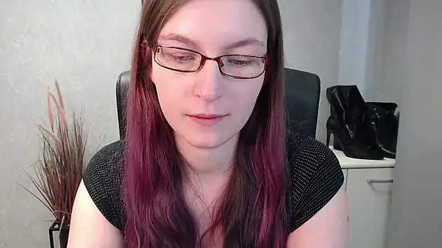 Snapshot of emmaxDelight chatting on 02.18.25 emmaxDelight online show from 02.18.25