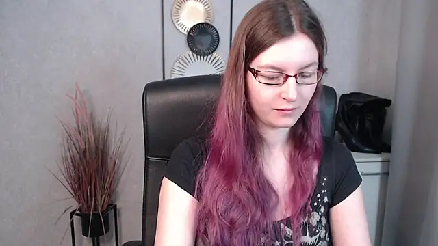 Snapshot of emmaxDelight chatting on 03.04.25 emmaxDelight online show from 03.04.25