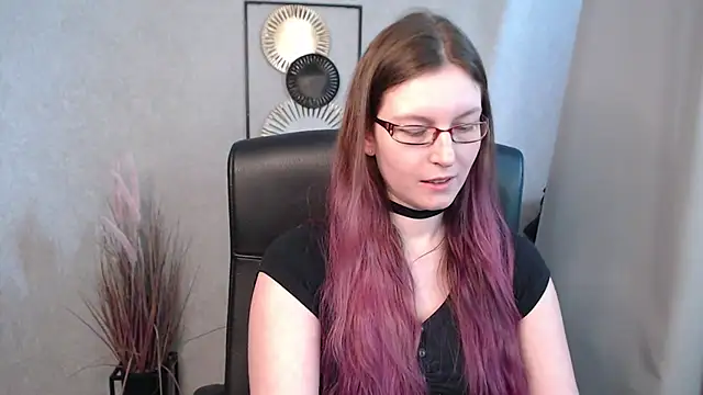 Snapshot of emmaxDelight chatting on 03.18.25 emmaxDelight online show from 03.18.25