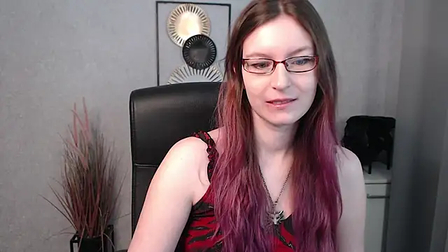 Snapshot of emmaxDelight chatting on 03.20.25 emmaxDelight online show from 03.20.25