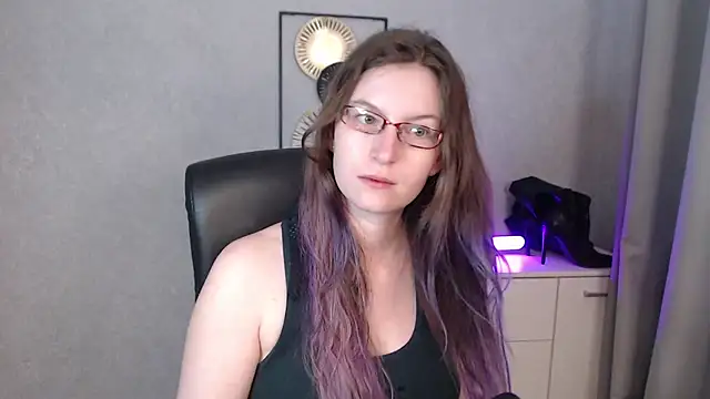 Snapshot of emmaxDelight chatting on 09.11.25 emmaxDelight online show from 09.11.25