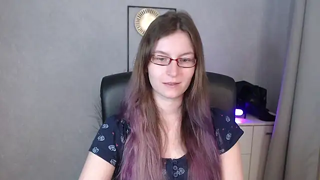 Snapshot of emmaxDelight chatting on 09.15.25 emmaxDelight online show from 09.15.25