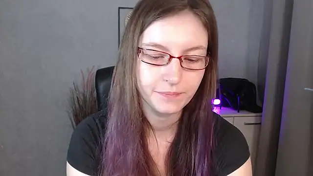 Snapshot of emmaxDelight chatting on 09.18.25 emmaxDelight online show from 09.18.25