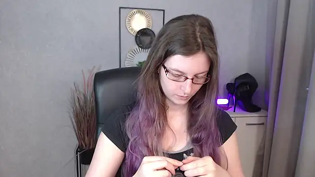 Snapshot of emmaxDelight chatting on 09.19.25 emmaxDelight online show from 09.19.25