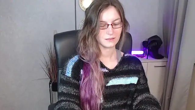 Snapshot of emmaxDelight chatting on 09.22.25 emmaxDelight online show from 09.22.25