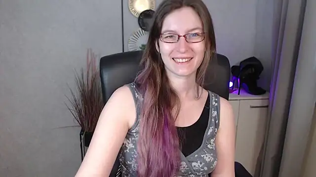 Snapshot of emmaxDelight chatting on 09.24.25 emmaxDelight online show from 09.24.25