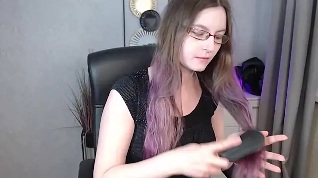 Snapshot of emmaxDelight chatting on 09.25.25 emmaxDelight online show from 09.25.25