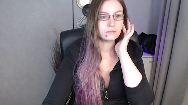 Snapshot of emmaxDelight chatting on 10.02.25 emmaxDelight online show from 10.02.25