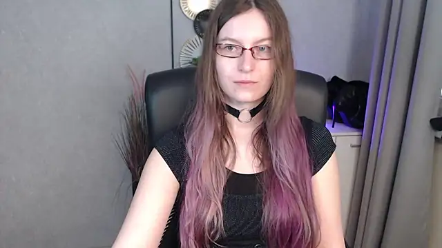 Snapshot of emmaxDelight chatting on 10.03.25 emmaxDelight online show from 10.03.25