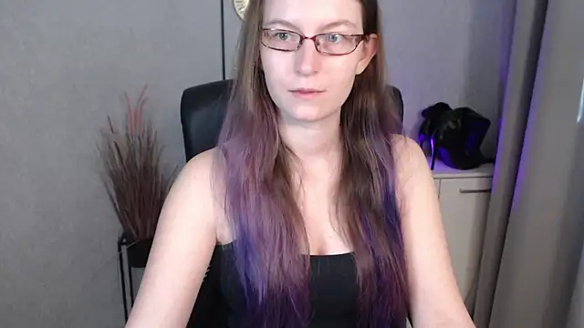 Snapshot of emmaxDelight chatting on 10.11.25 emmaxDelight online show from 10.11.25