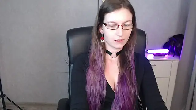 Snapshot of emmaxDelight chatting on 10.27.25 emmaxDelight online show from 10.27.25