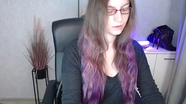 Snapshot of emmaxDelight chatting on 10.30.25 emmaxDelight online show from 10.30.25