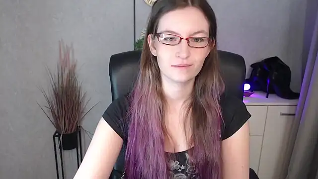 emmaxDelight online show from 11.05.25