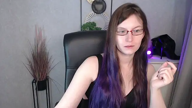 emmaxDelight online show from 11.06.25